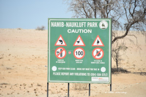 Warntafel beim Namib-Naukluft Park